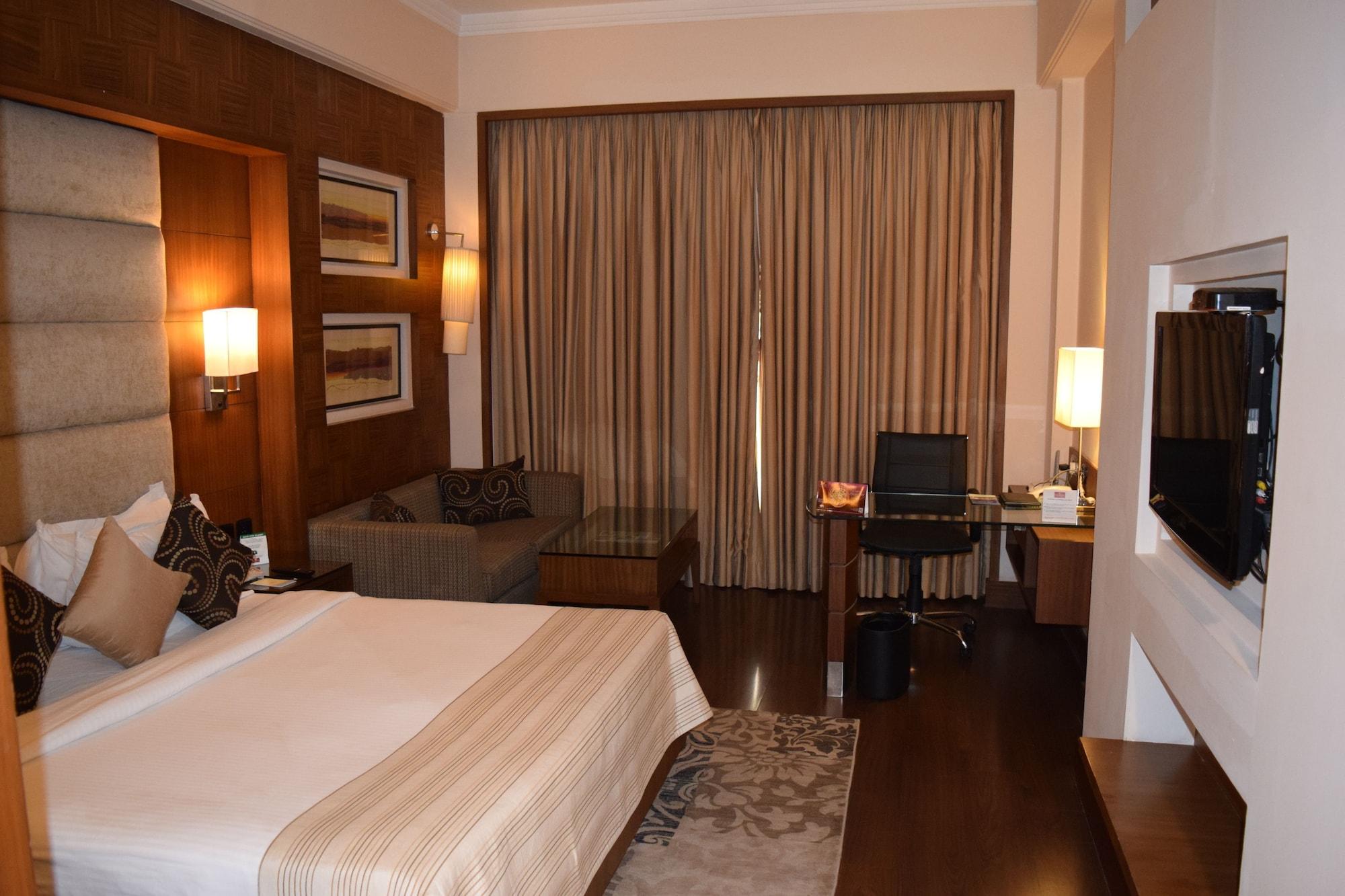 Hotel The Bristol Gurgaon Exterior foto