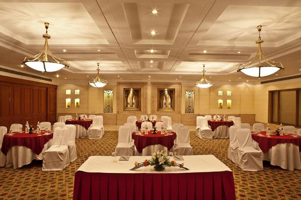 Hotel The Bristol Gurgaon Exterior foto