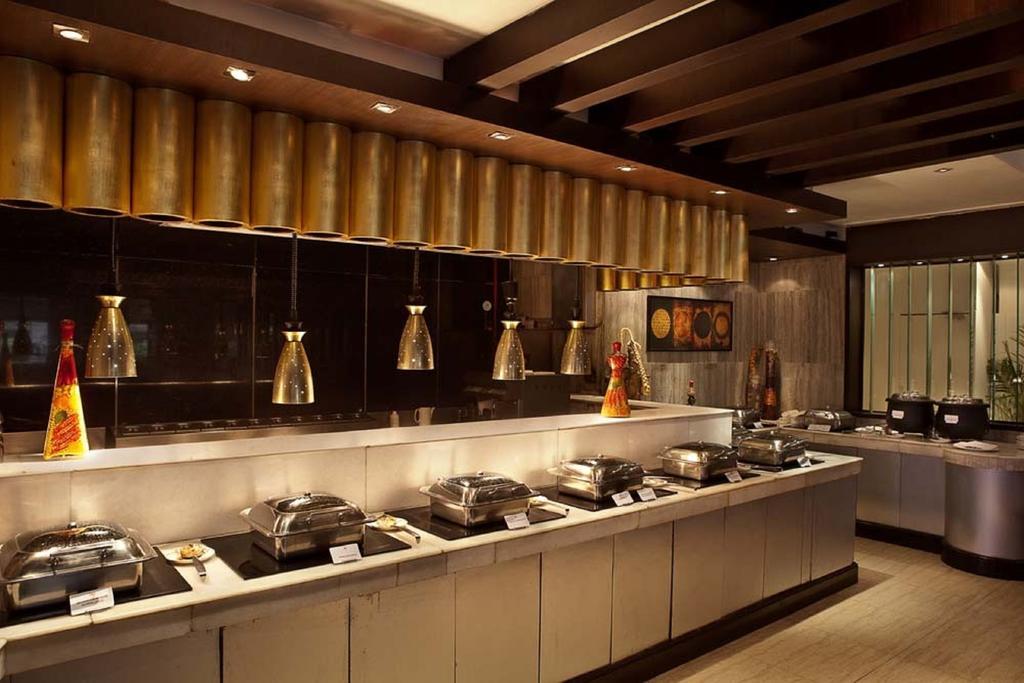 Hotel The Bristol Gurgaon Exterior foto