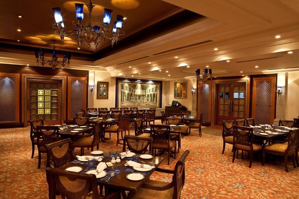 Hotel The Bristol Gurgaon Exterior foto