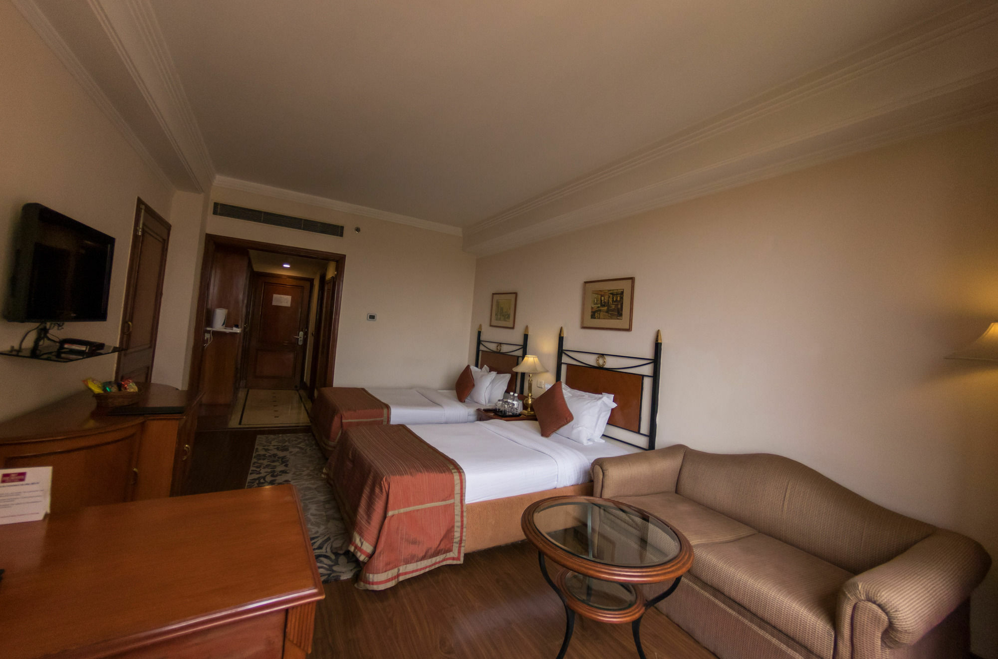 Hotel The Bristol Gurgaon Exterior foto