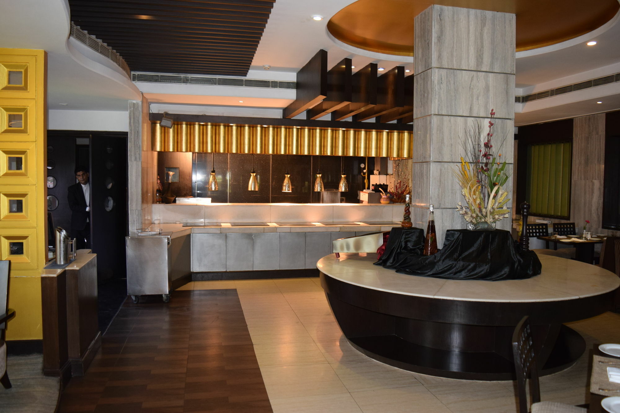 Hotel The Bristol Gurgaon Exterior foto